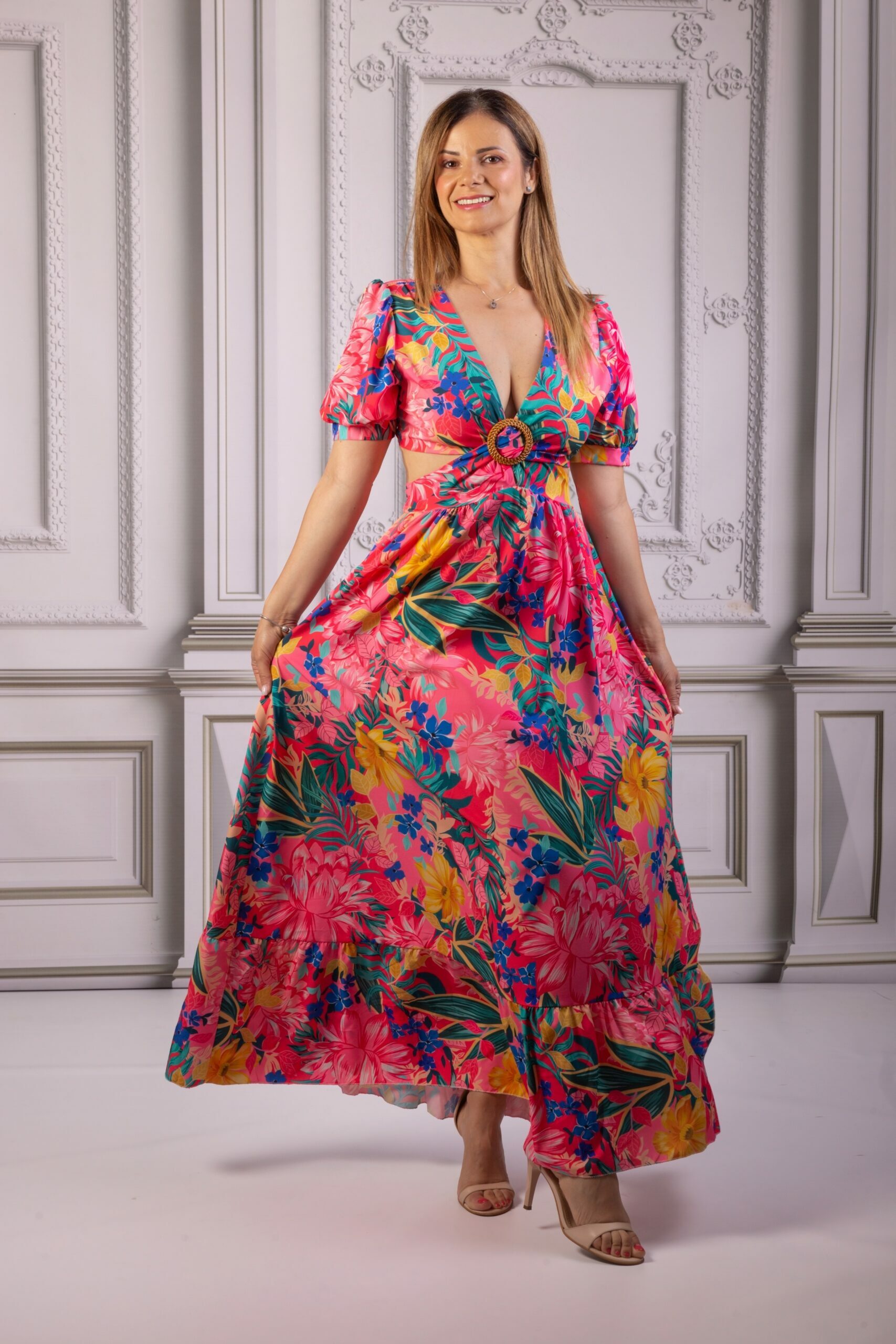 Rochie cu decupaje si material floral